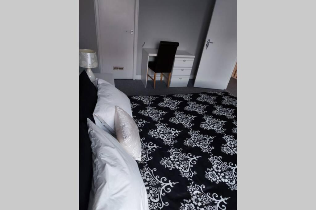 Wonderland Guest House Ковентри Экстерьер фото