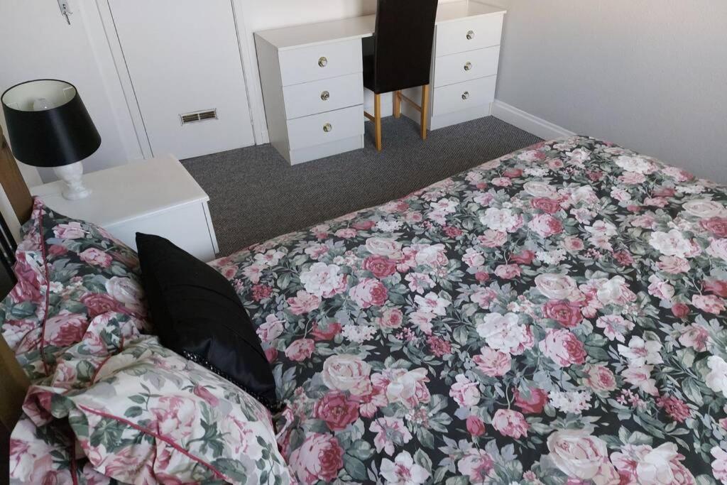 Wonderland Guest House Ковентри Экстерьер фото